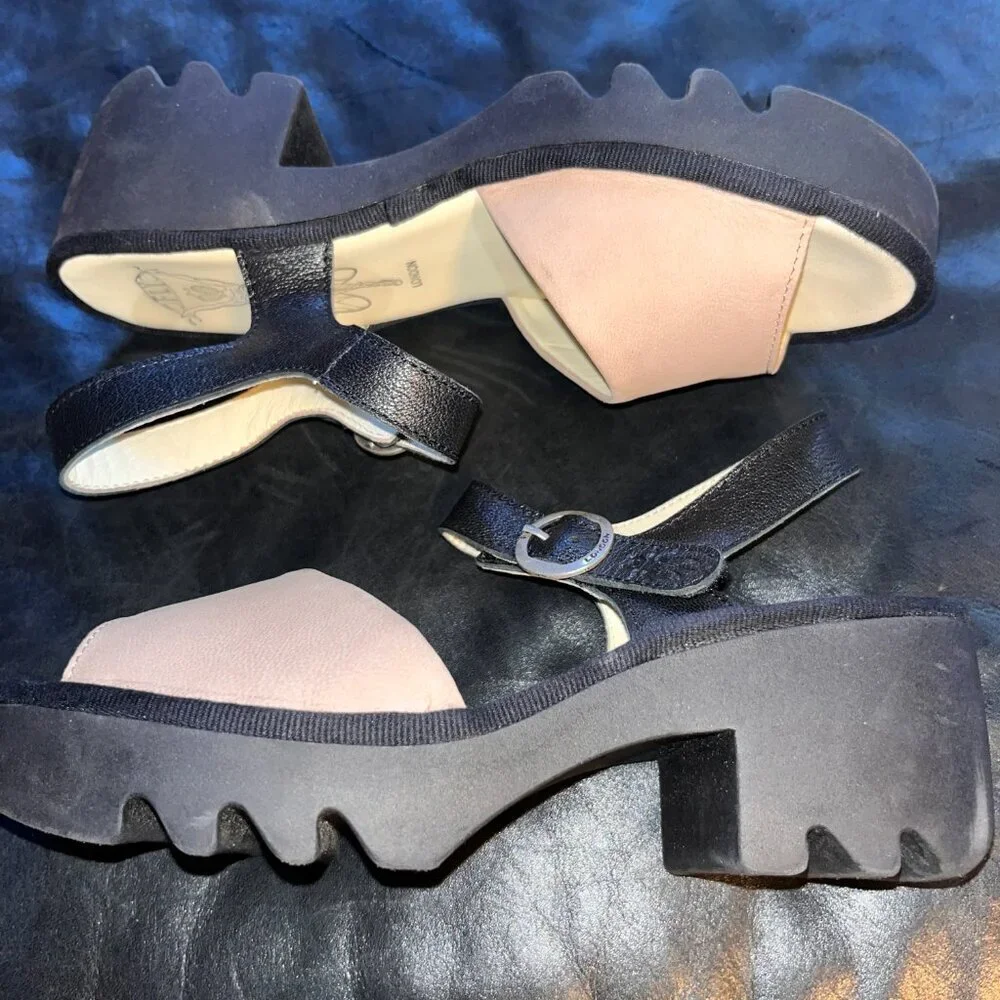 FLY LONDON TULL PLATFORM SANDALS in TAUPE/NUDE & BLACK - LIKE NEW - SIZE 39